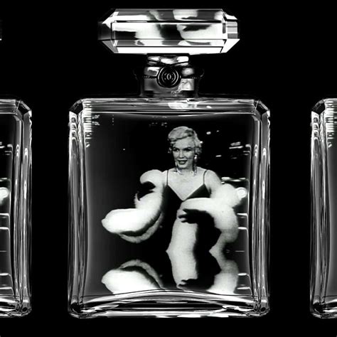 marilyn monroe and chanel no 5|chanel no 5 first bottle.